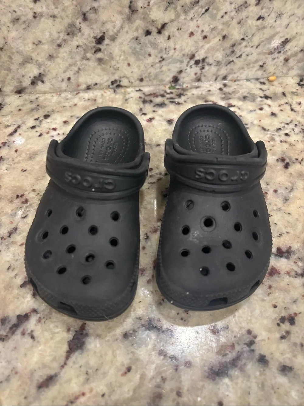 CROCS Toddler black Classic Clogs c9